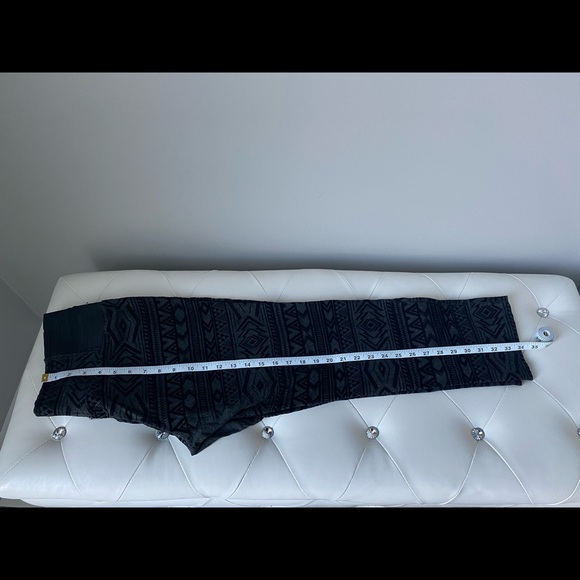 One5one — Dark gray and black velvety pattern legging with elastic waist bands - Picture 5 of 6